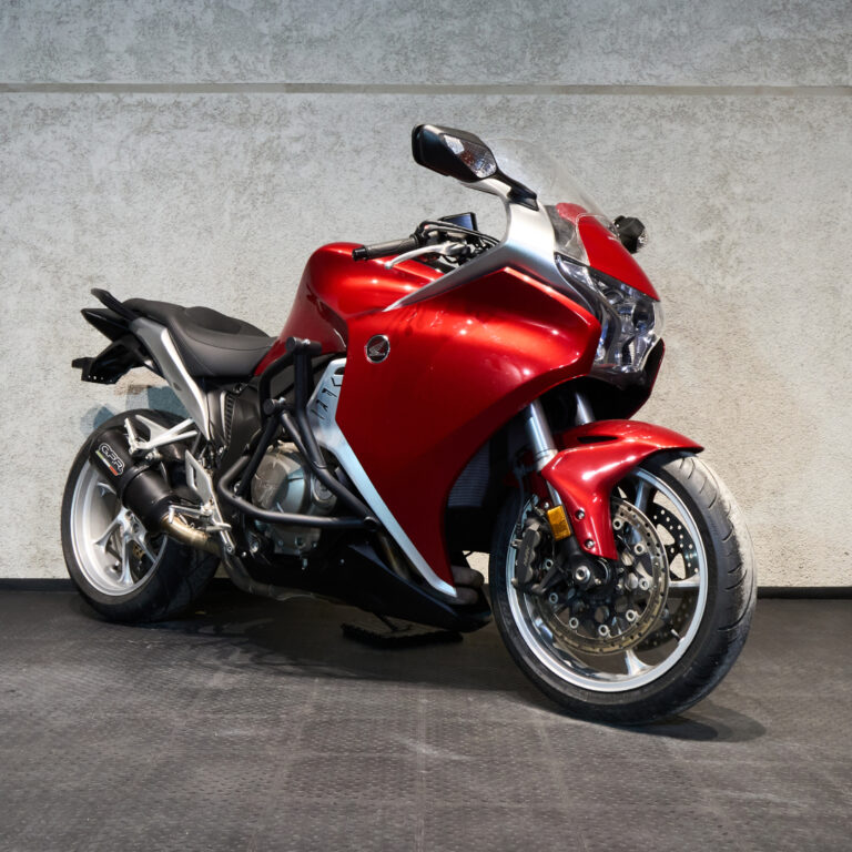 Прокат мотоцикла Honda VFR 1200 F