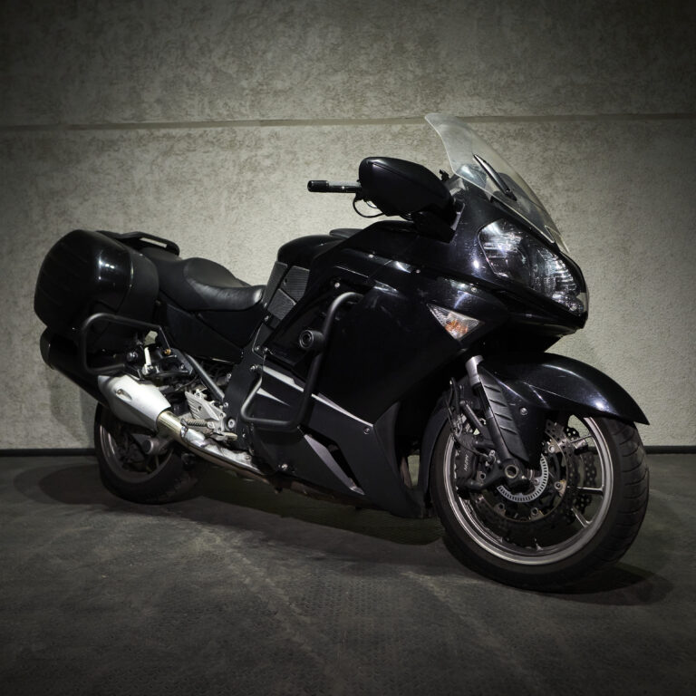 Прокат мотоцикла Kawasaki GTR 1400 в Минске